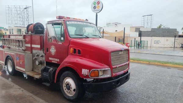 image-17 Bomberos Veteranos de Los Mochis realizan labores de limpieza de alcantarillas.