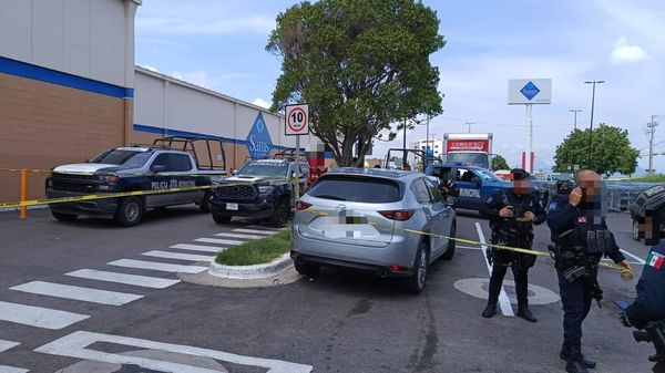 image-8 Ejecutan hombre en estacionamiento de un supermercado.