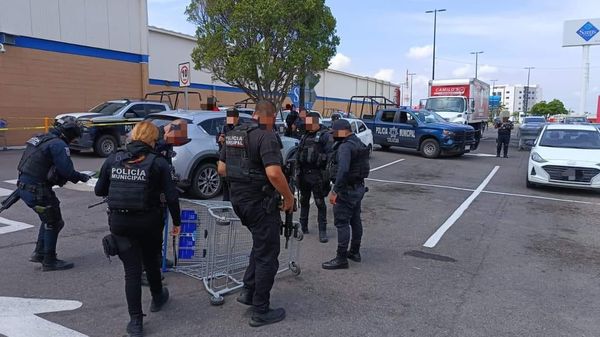 image-9 Ejecutan hombre en estacionamiento de un supermercado.