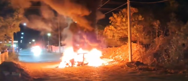 WhatsApp-Image-2025-05-10-at-6.27.30-AM Bloqueos, vehículos incendiados, poncha llantas, tráileres atravesados y llantas quemadas en Los Mochis.