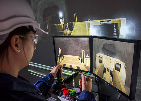 1366_2000-1 El joystick que nunca imaginaste está aquí y no es para videojuegos: controla excavadoras y grúas desde casa