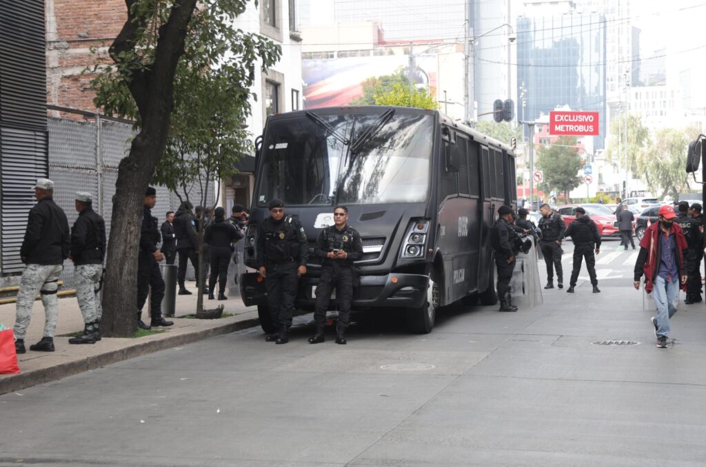 540726115_1230400755788656_4858258316462834838_n-1024x678 ¡Blindado tras riña de Alito Moreno y Noroña! Así amanece el Senado de la República, en donde se realiza la sesión extraordinaria de la Comisión Permanente.