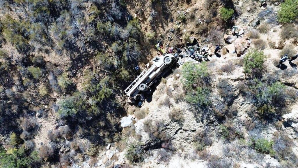 IMG_5621-1024x576 🚨 Tragedia en Ensenada: vehículo militar cae a un barranco 