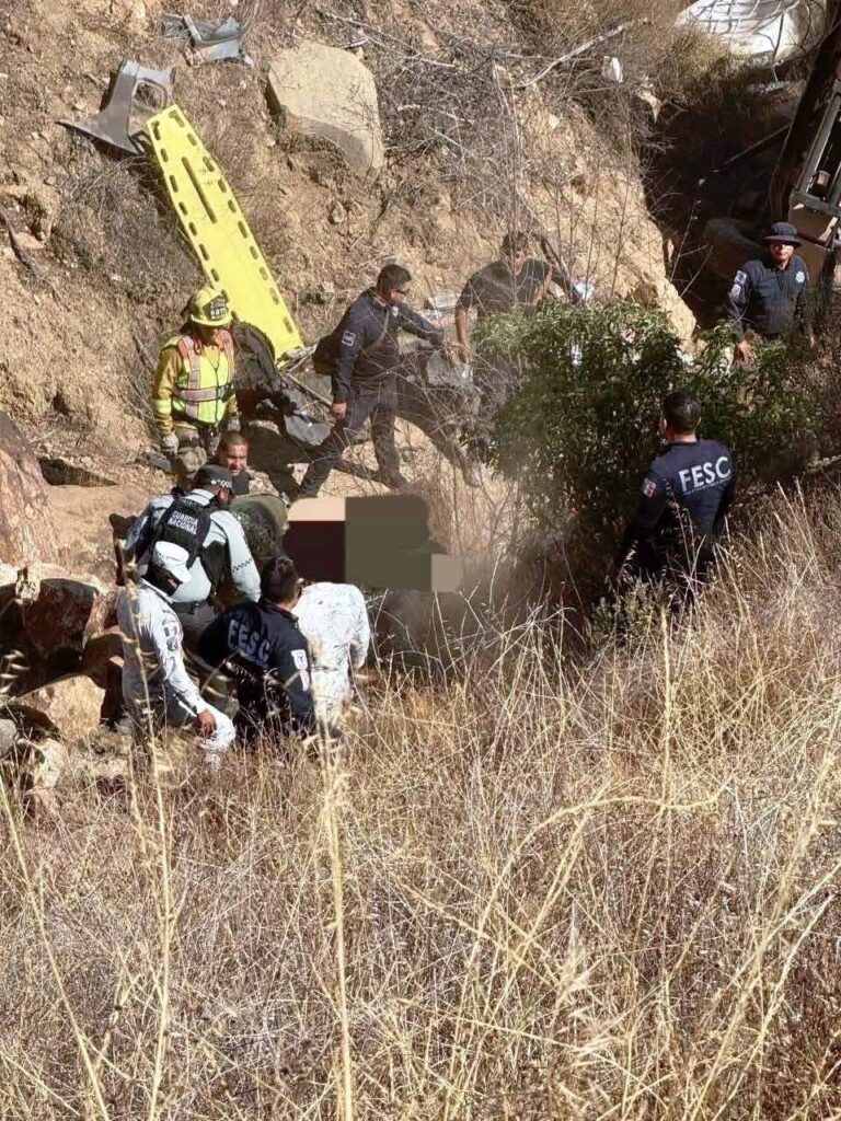 IMG_5622-768x1024 🚨 Tragedia en Ensenada: vehículo militar cae a un barranco 